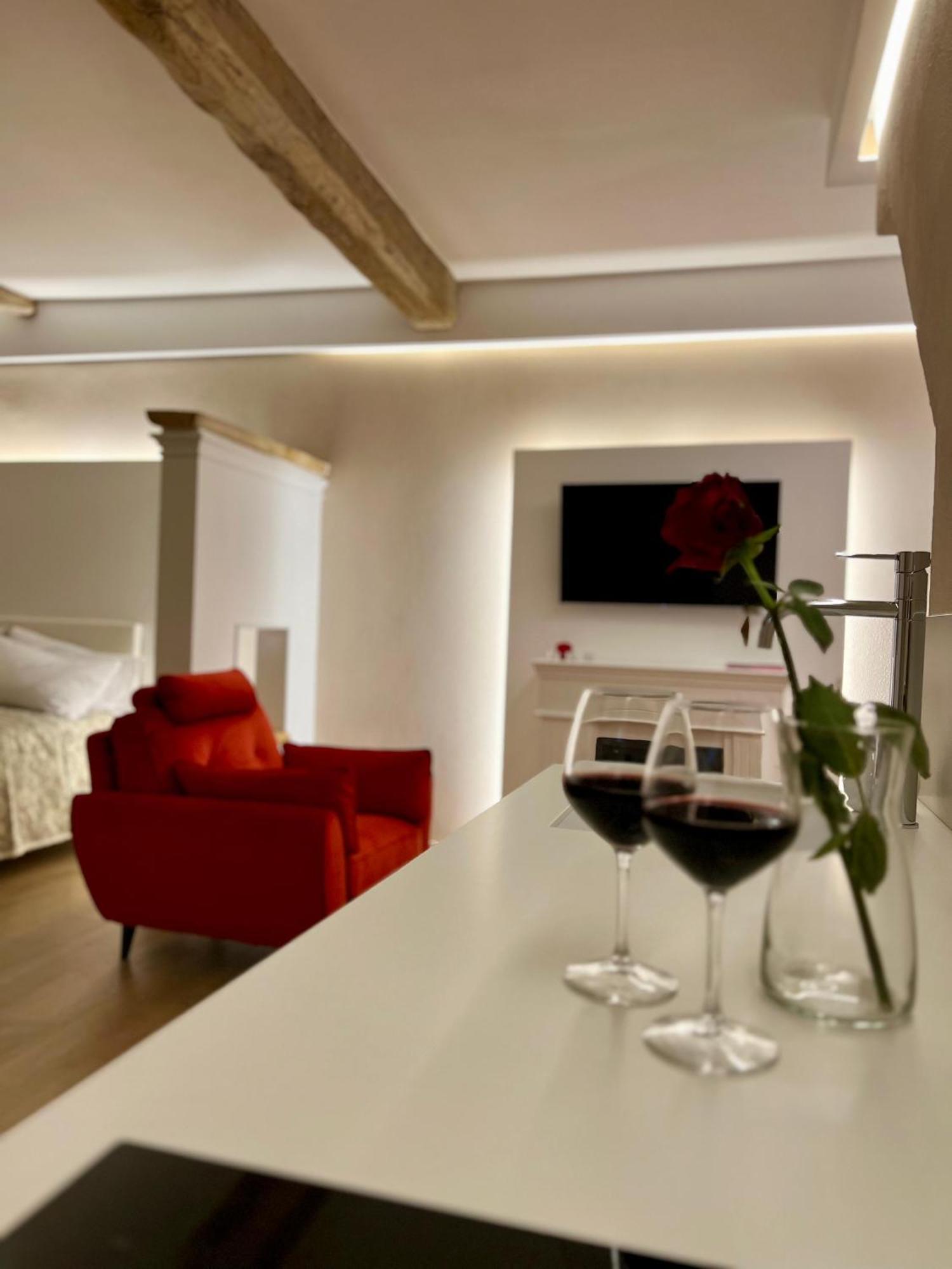 Elena'S Suite Sutri Buitenkant foto